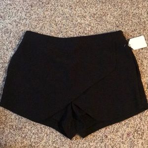 Black skort